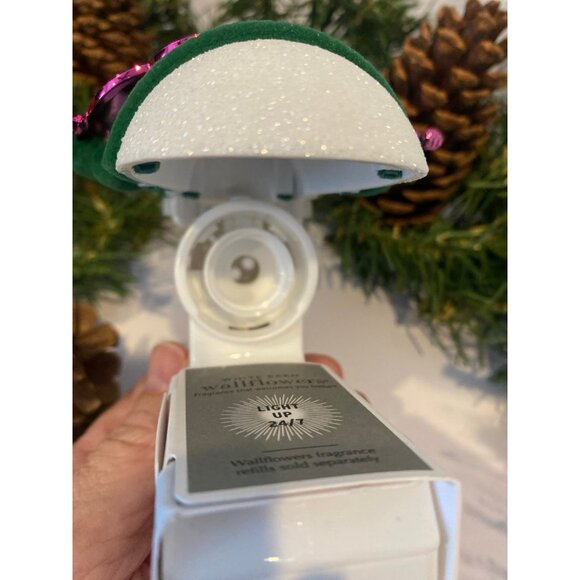 Bath & Body Works “Snowman” Feliz Navidad Holiday Light Up 24/7 Wallflower Plug - Picture 8 of 8